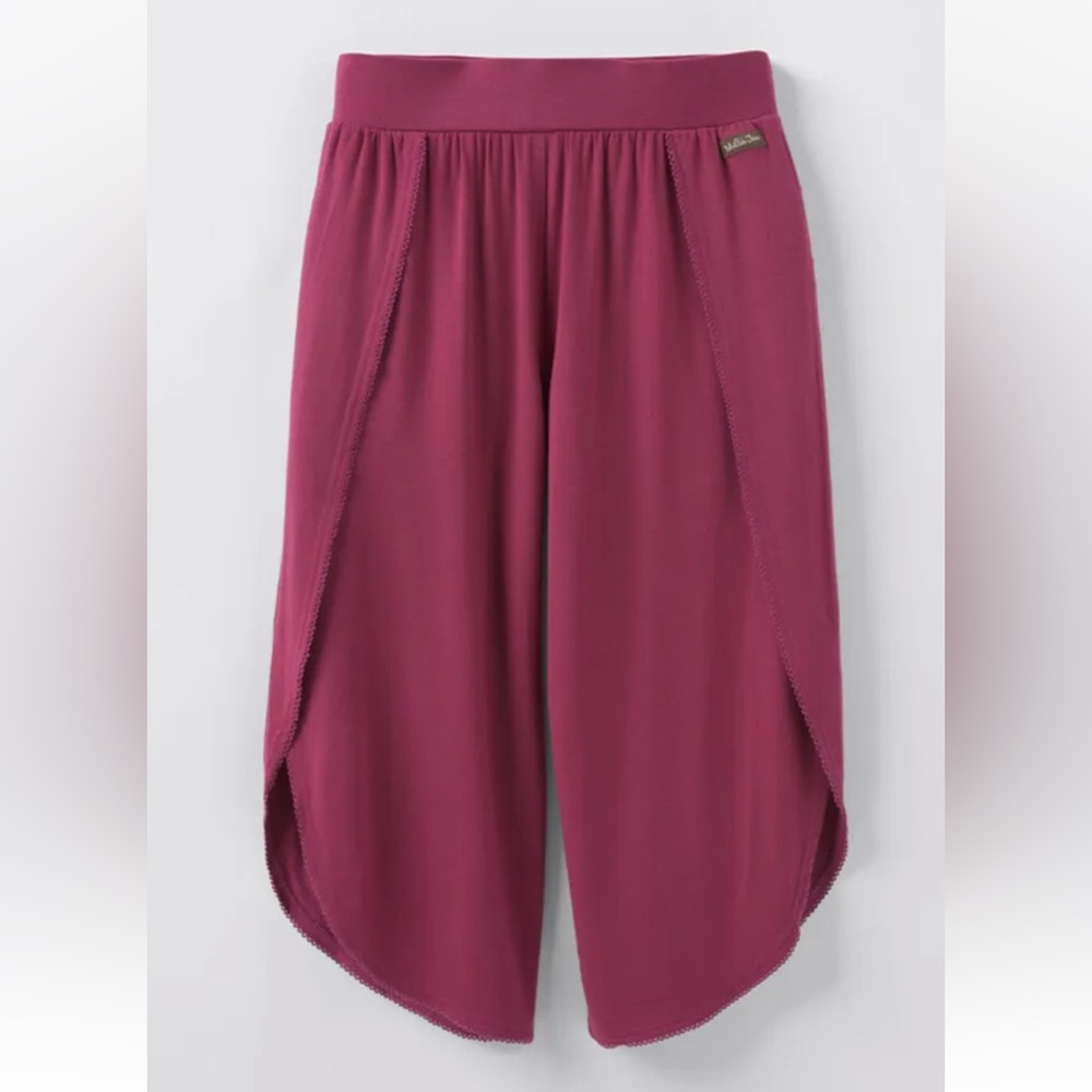 Blissfully Beach Lace Detail Tulip Pants Size Large Crop Capri Magenta